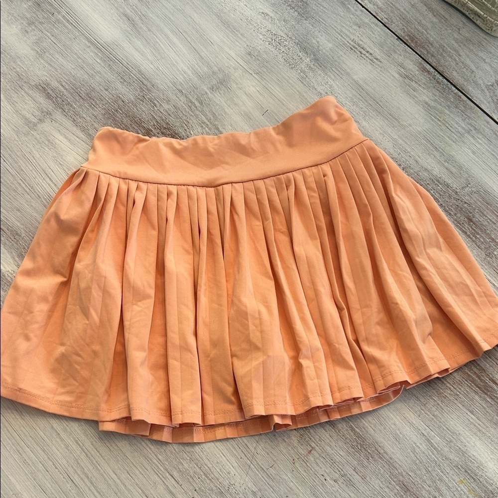 Girls Art Class Peach Pleated  Skirt with shorts size large 10/12